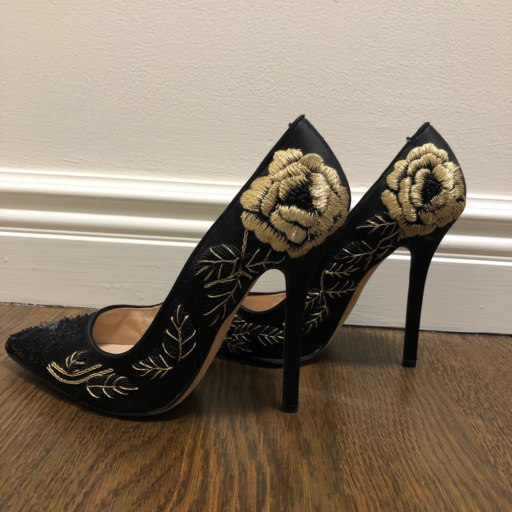 Oscar de la Renta black silk beaded pumps